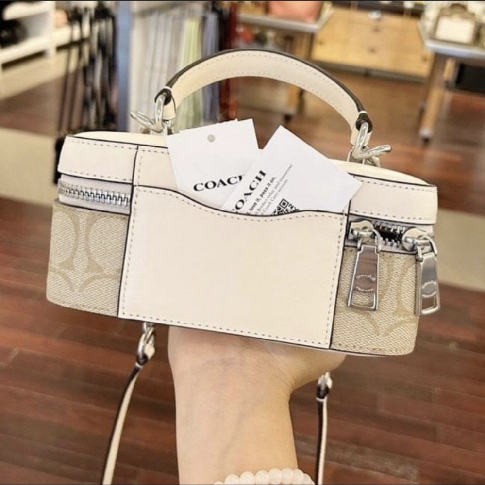 NWT COACH CJ522 Train Case Crossbody in Signature Canvas & Leather Khaki/Chalk - Picture 2 of 4